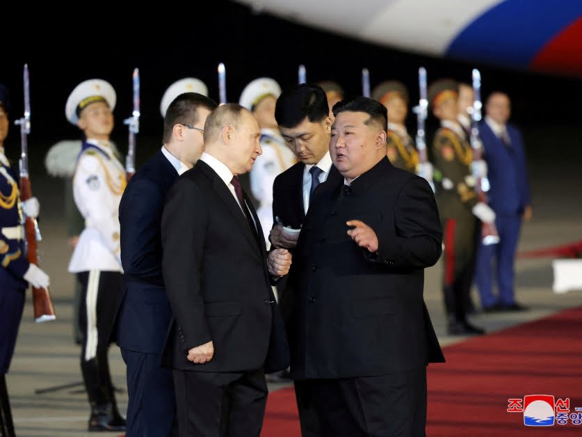 Putin flies into Pyongyang to waiting Kim and purple carpet welcome