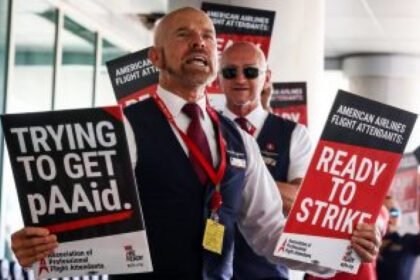 American Airways flight attendants boom their pay is so low, they fight for airplane meals to construct money and sleep of their autos—and so they’re ready to strike