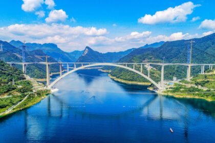 Crews in China Complete World’s Longest Steel-Reinforced Concrete Arch Bridge