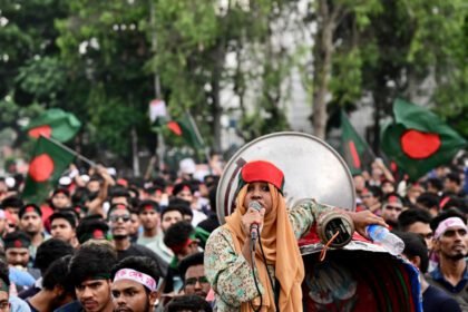 On the least 100 wounded as Bangladesh students voice govt job quotas